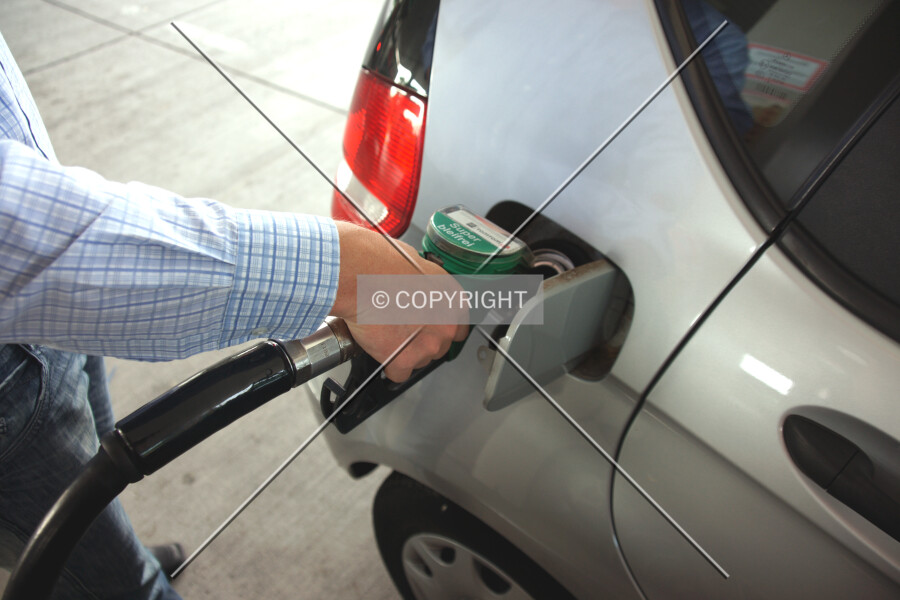 Filling a vehicle with gas
