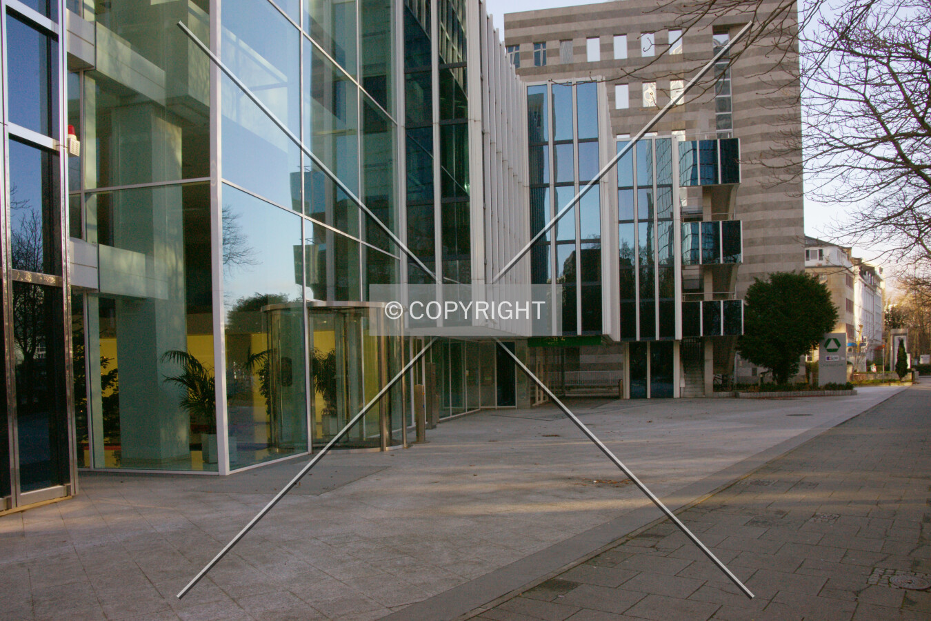 Photo 129-637-392