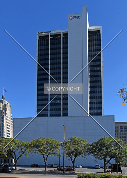 Photo 132-483-692