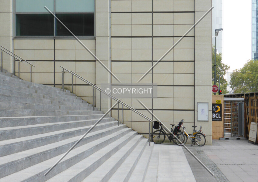 Photo 142-498-764