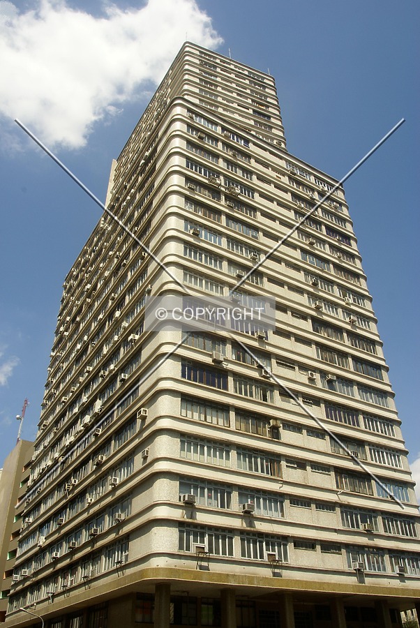 Looking up from the corner of Comendador Manoel Pereira Street and Carlos Chagas Street