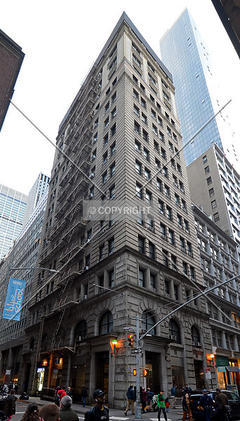 Photo 150-483-653