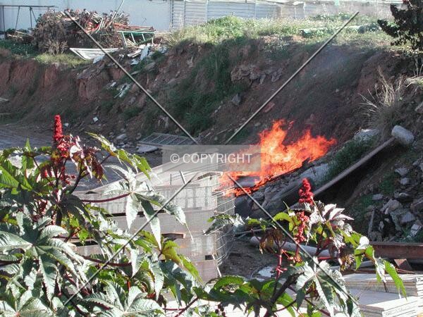 Some fire on the construction site: a way to destroy rubbish