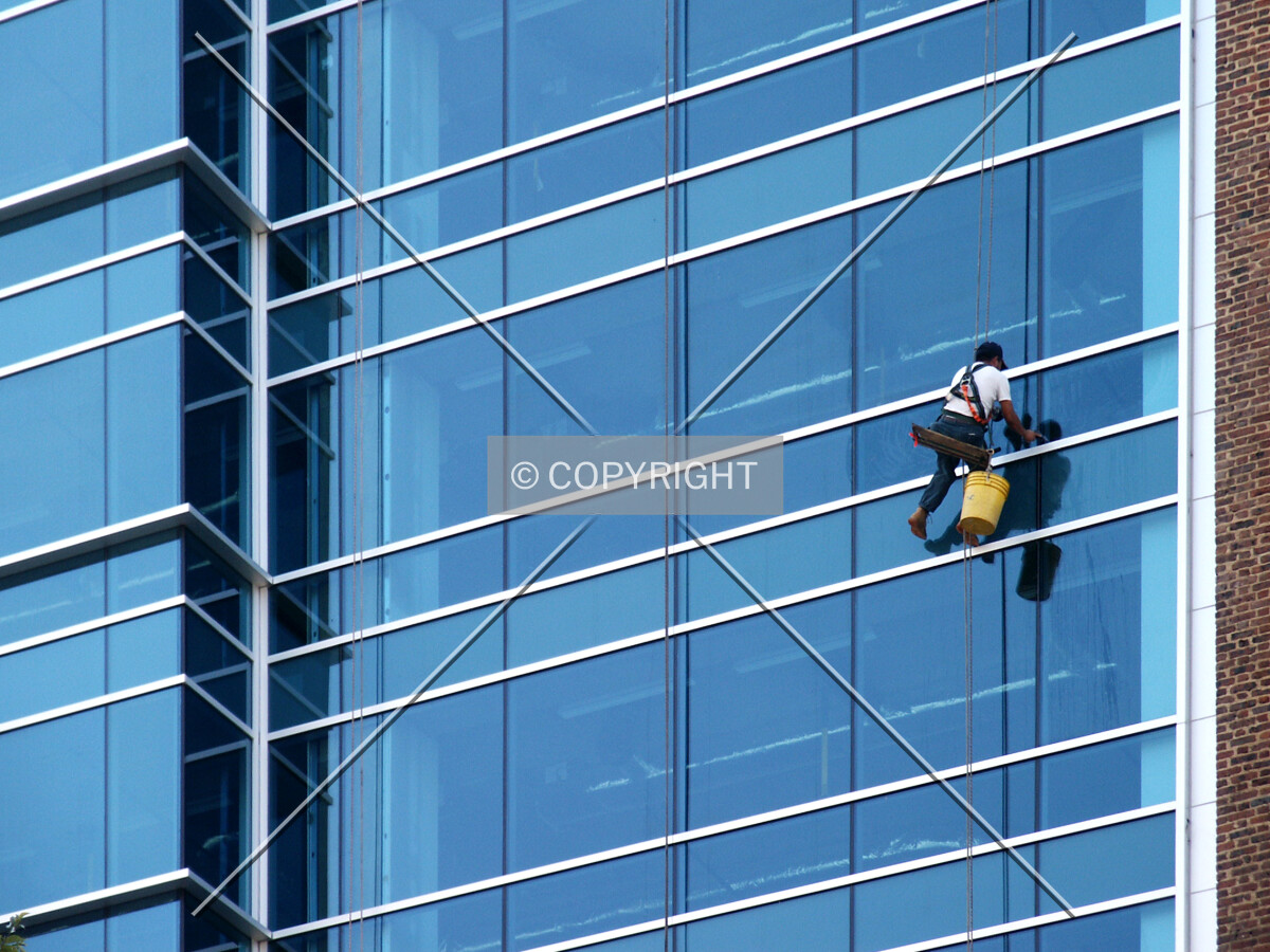 Facade worker