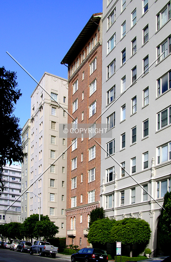 Looking across Vallejo Street