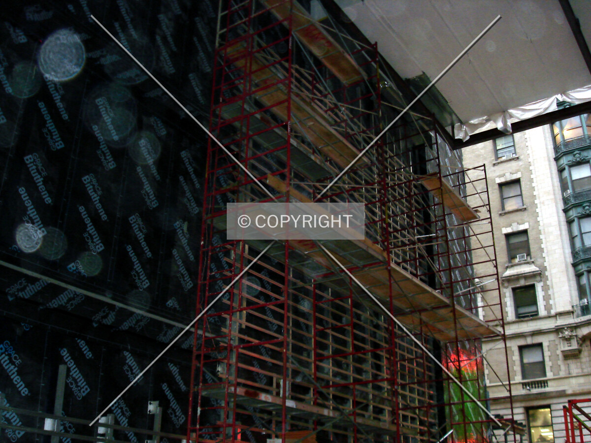 Wall of the mid-block connection from 42nd Street to 43rd Street