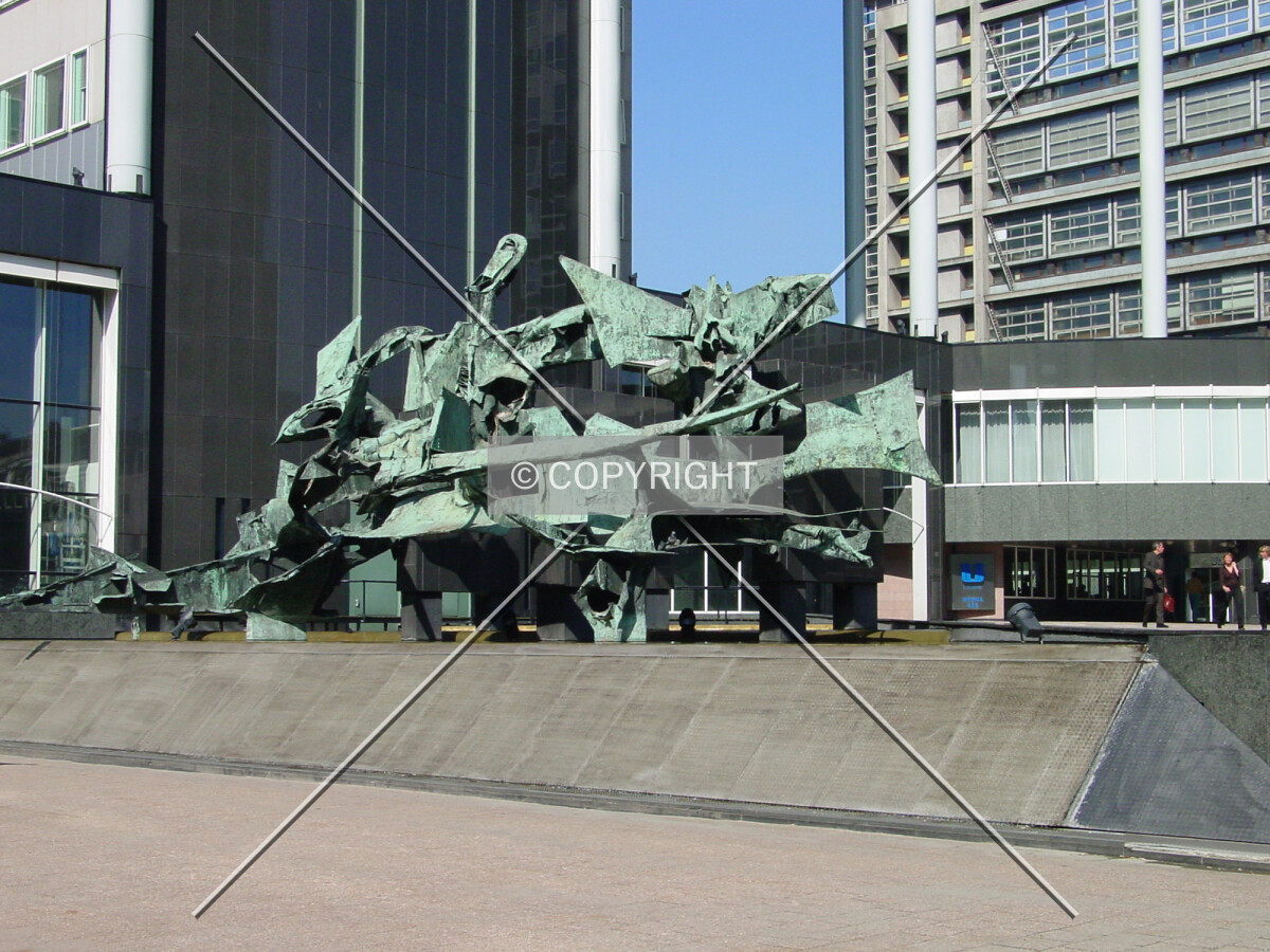 The sculpture Corporate Entity near the main entrance