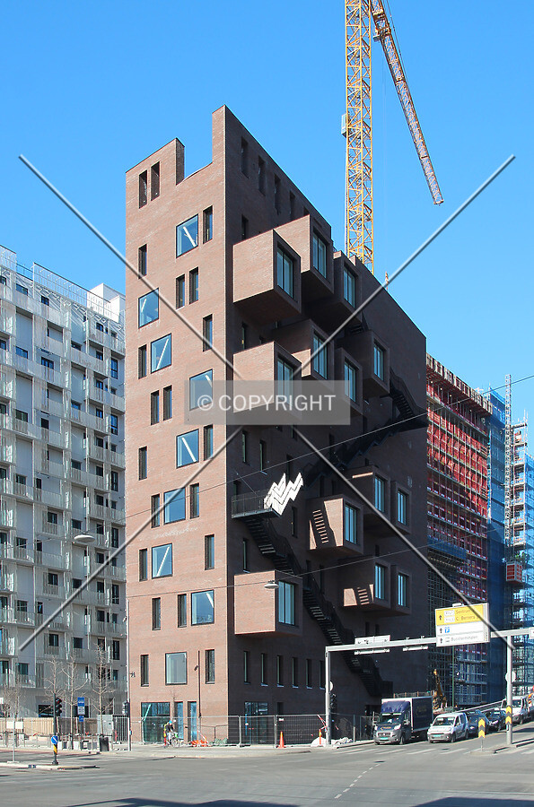 Full height view from Haakon VIIs gate