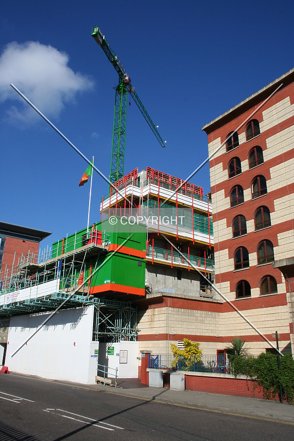 Centre core and crane