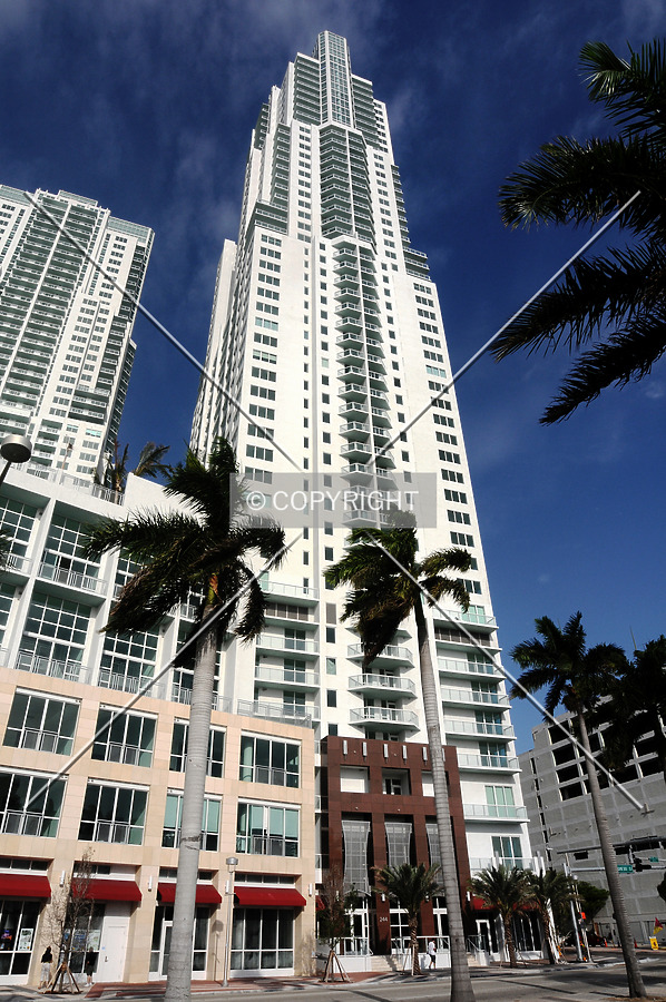 Looking up from the east along Biscayne Boulevard