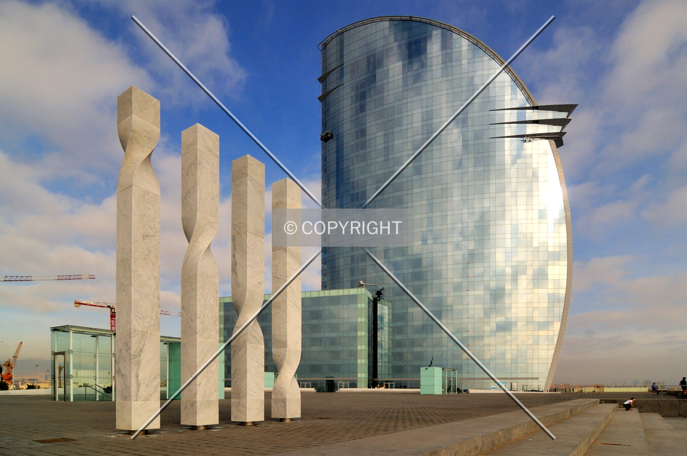 Building and nearly sculpture