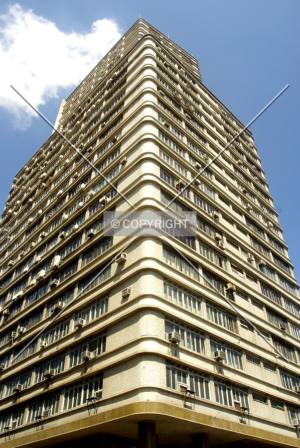 Looking up from Comendador Manoel Pereira Street