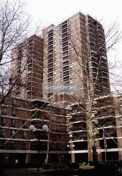Photo 192-135-923