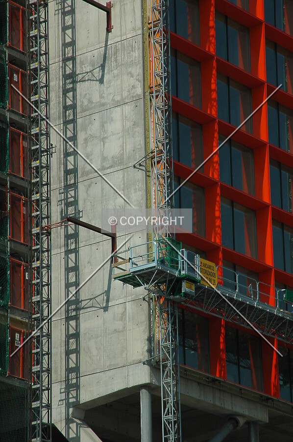 Curtain wall corner