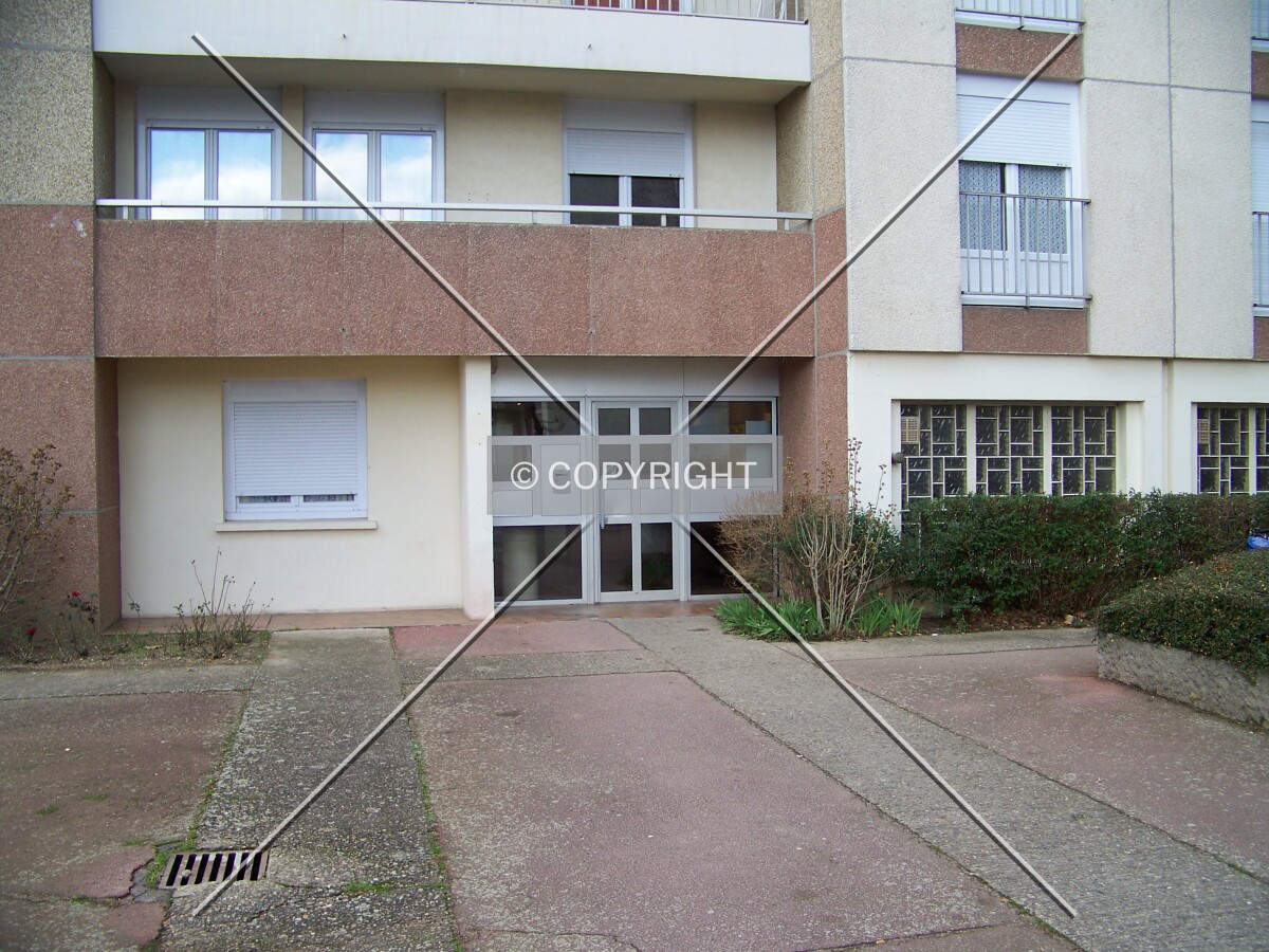 Main entrance in the south side