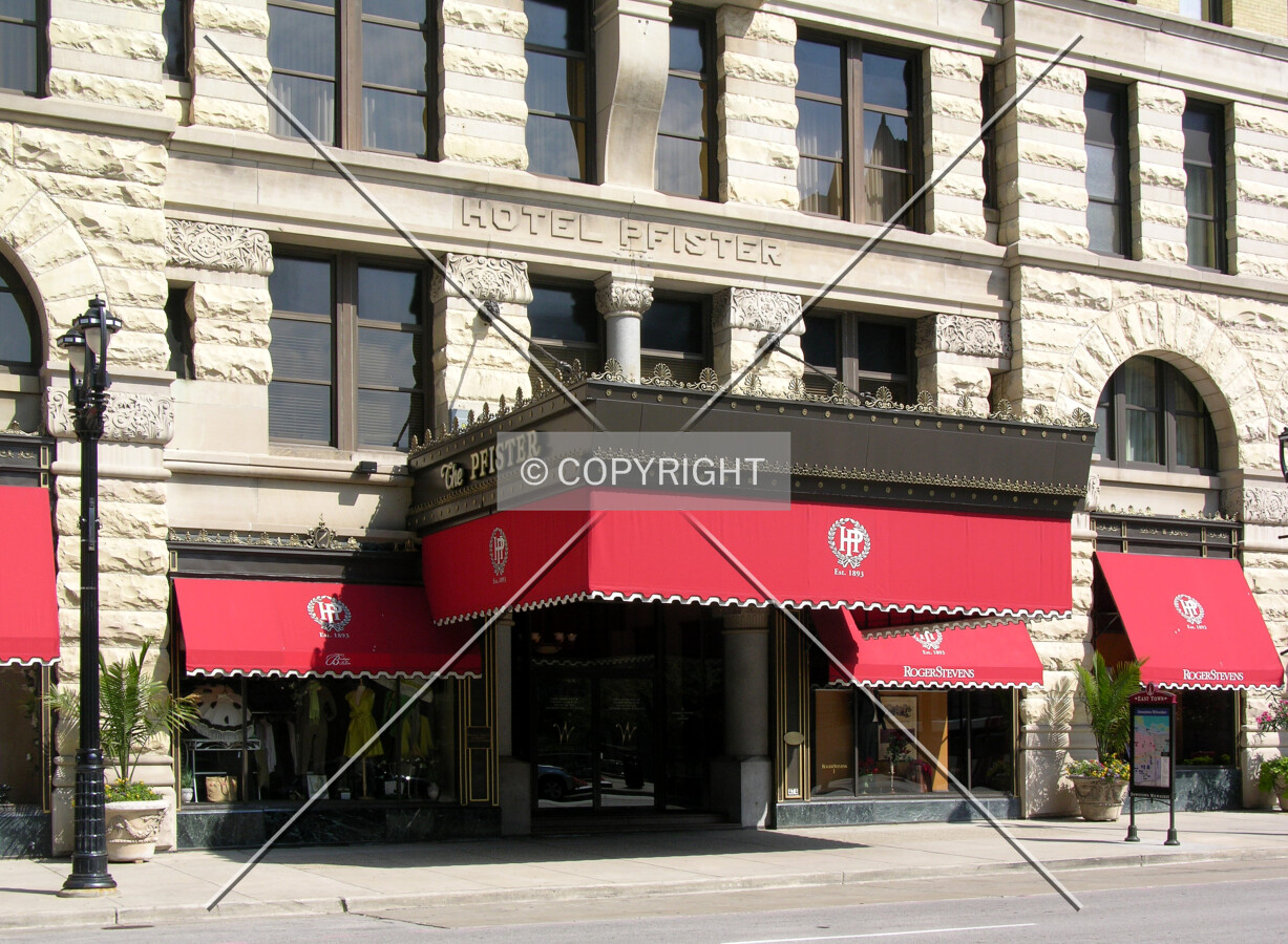 East Wisconsin Avenue entrance