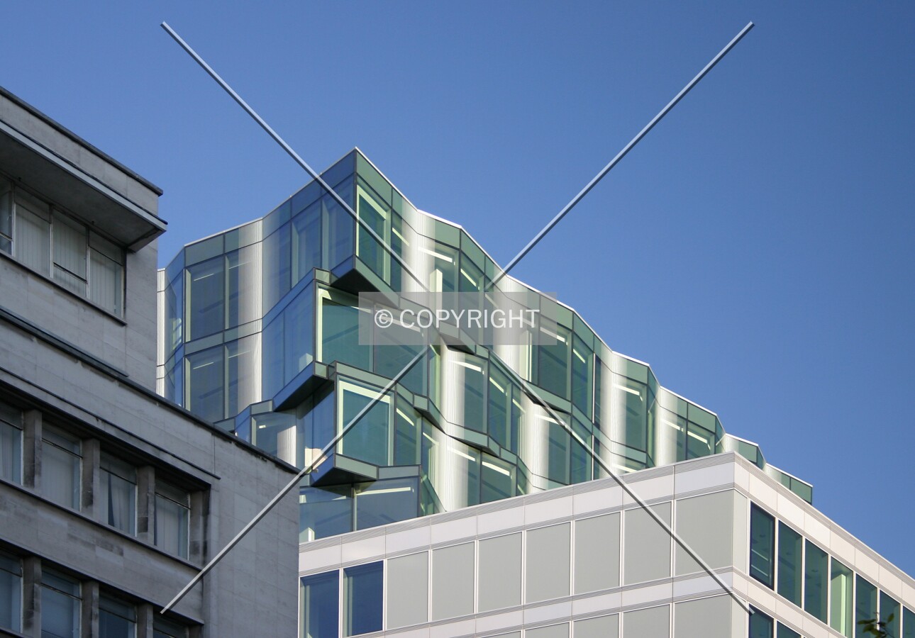 View southeast of the new curved top from Farringdon Street