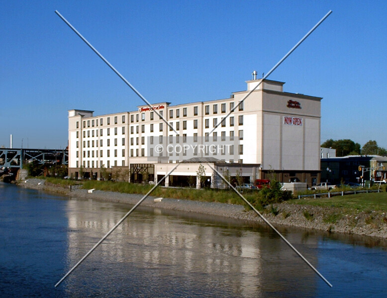 Hampton Inn & Suites Newark-Harrison-Riverwalk