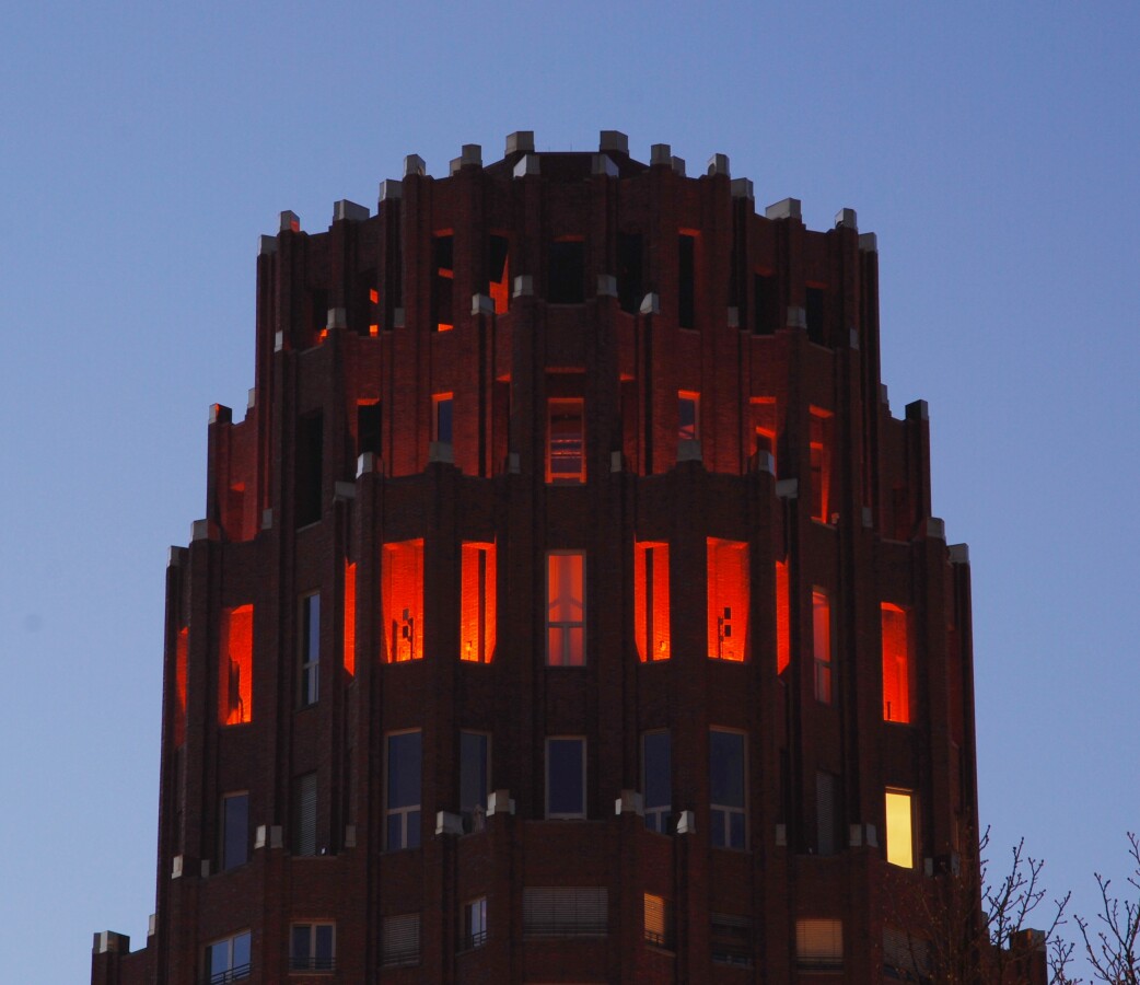 The crown with red night lights