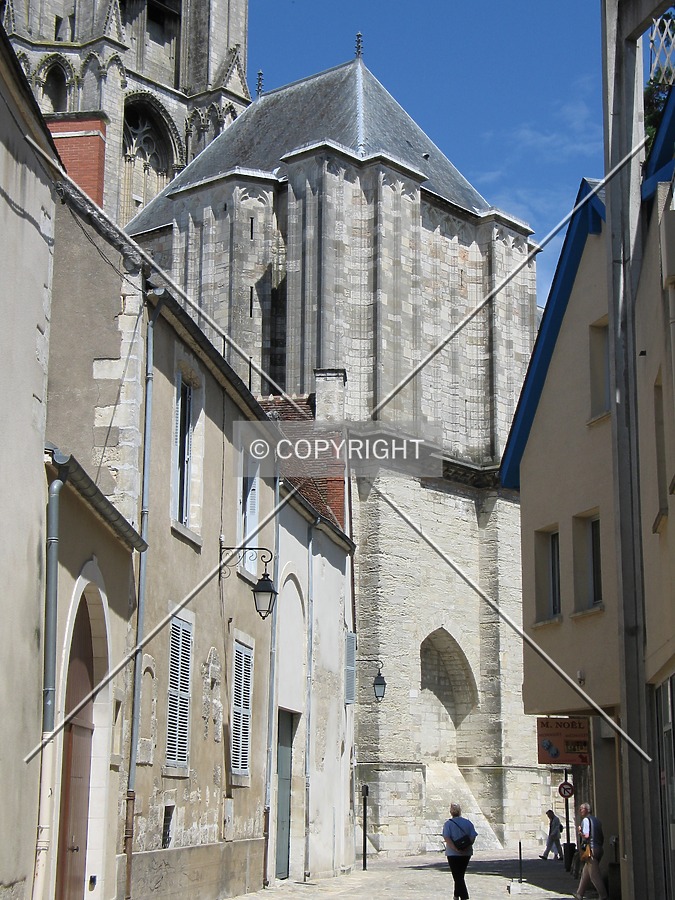 View of the propping pillar from Rue Victor Hugo