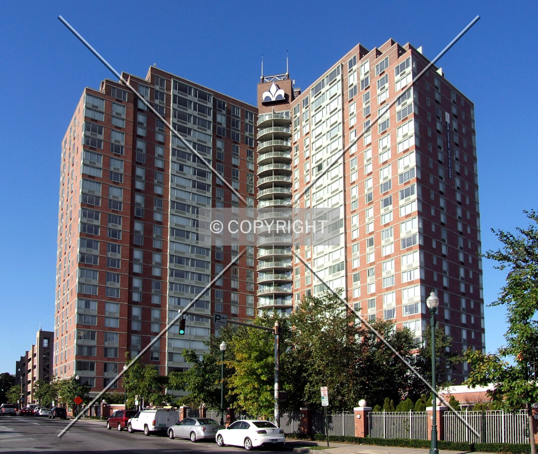 View from the northeast along Huguenot Street