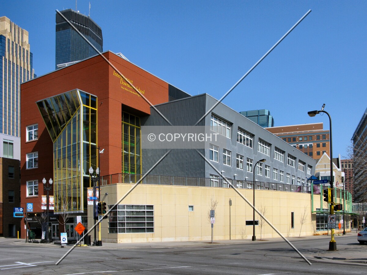 View to the east across Hennepin Avenue/10th Street