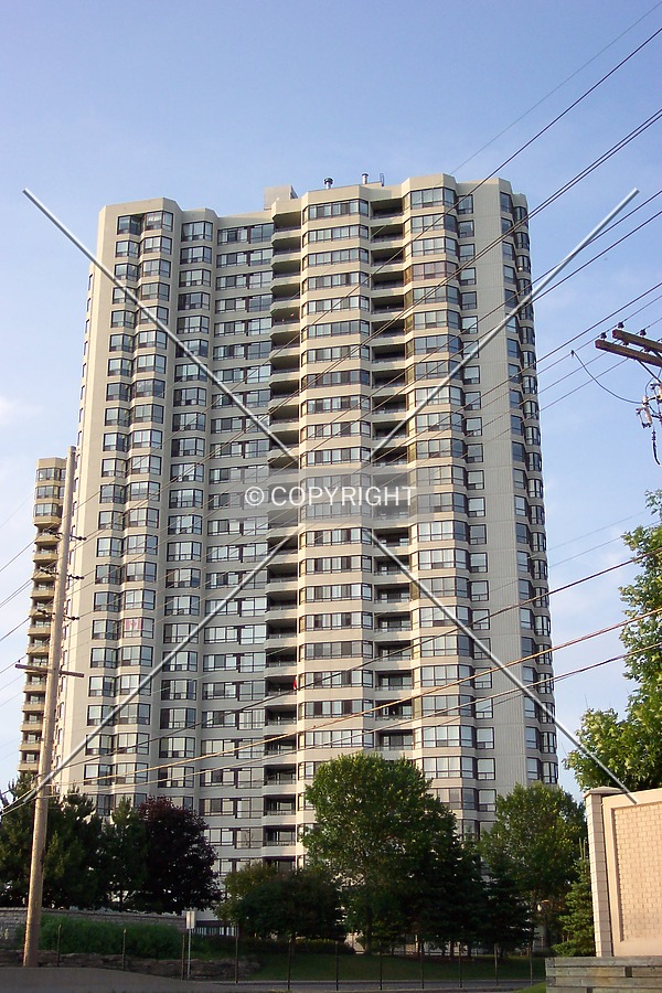 View from the end of Old Riverside Drive, facing north