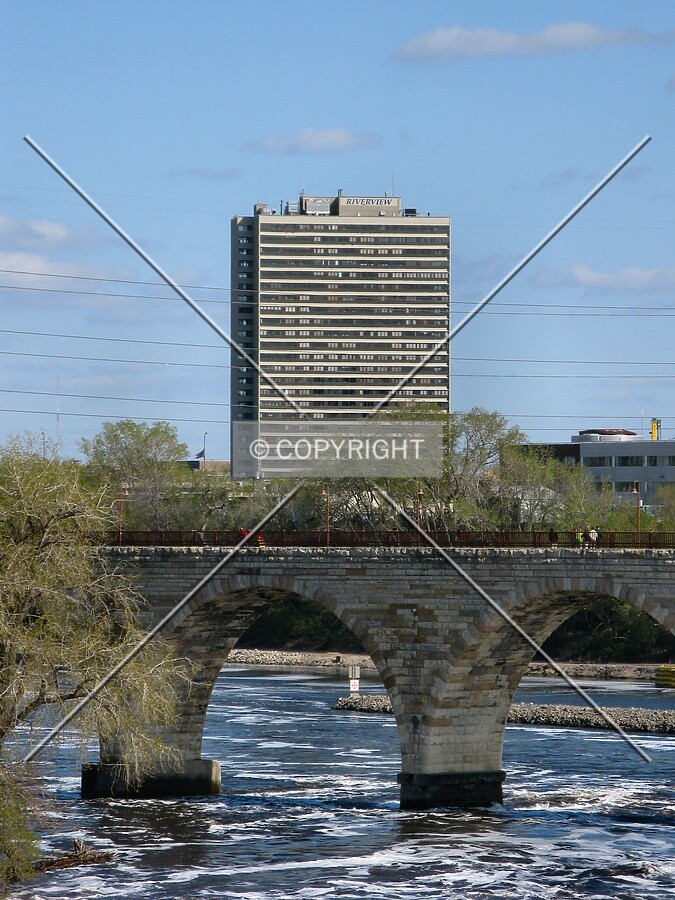 Distant view down the Mississippi River from Water Power Park
