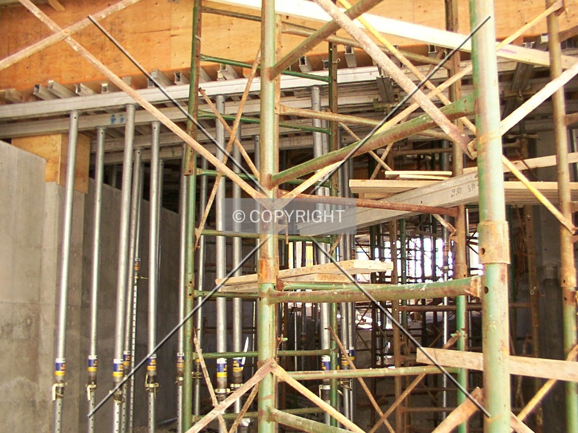 Support rods on the first floor level