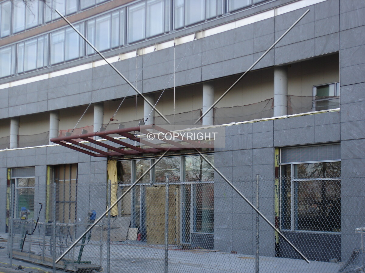 Entrance area on the western side