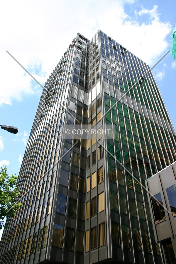 Looking up from Buckingham Gate