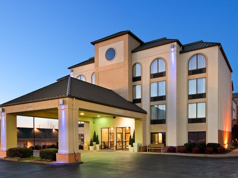 Holiday Inn Express & Suites Bentonville