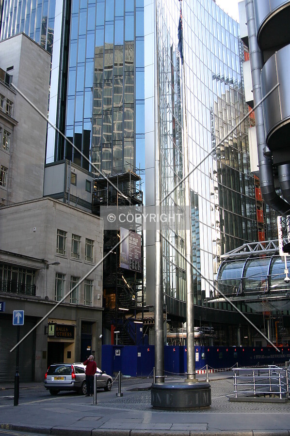 View south towards the base on Lime Street from Leadenhall Street