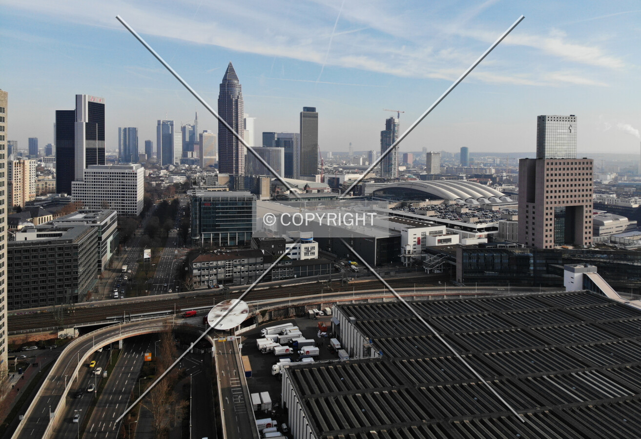 Theodor-Heuss-Allee (left) and Messe Frankfurt area (right)