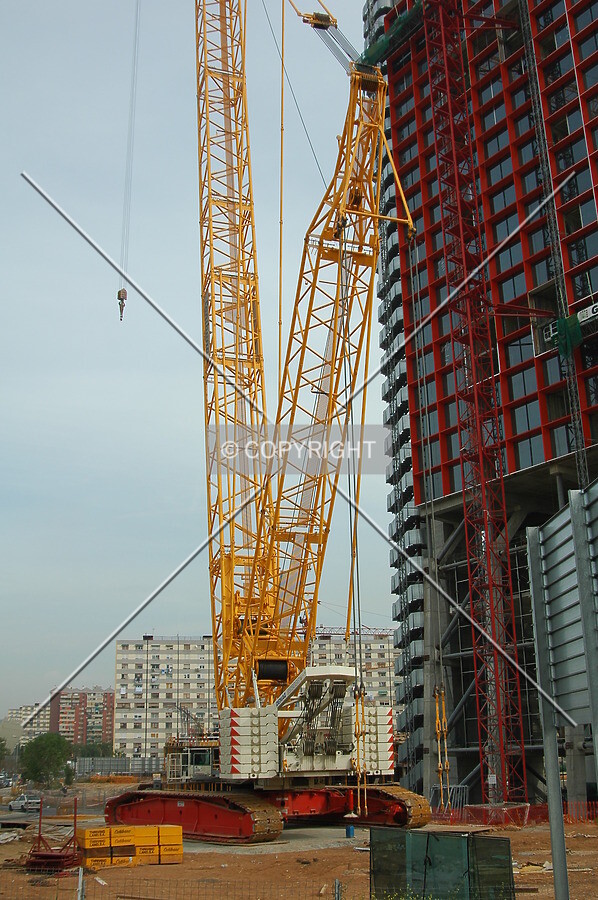 Huge mobile crane