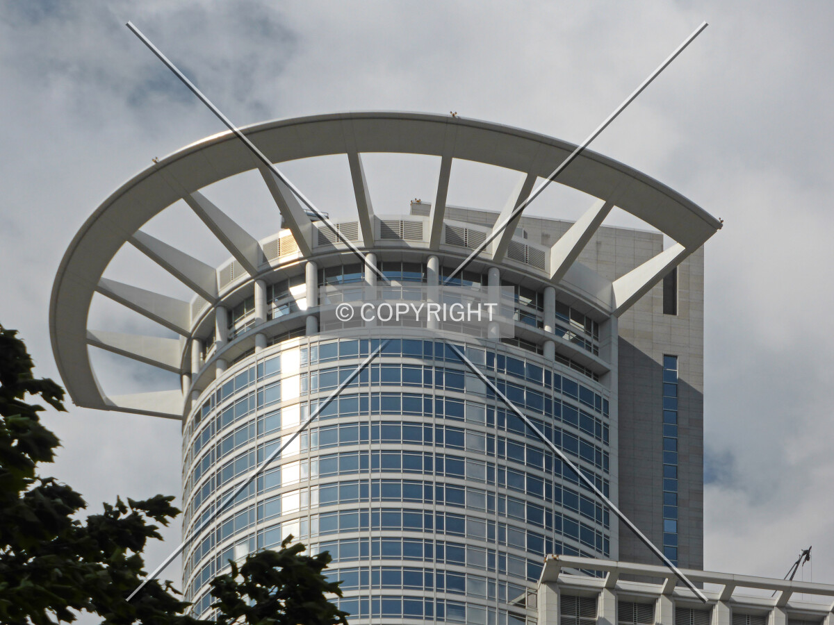 The crown of the Westend 1 skyscraper