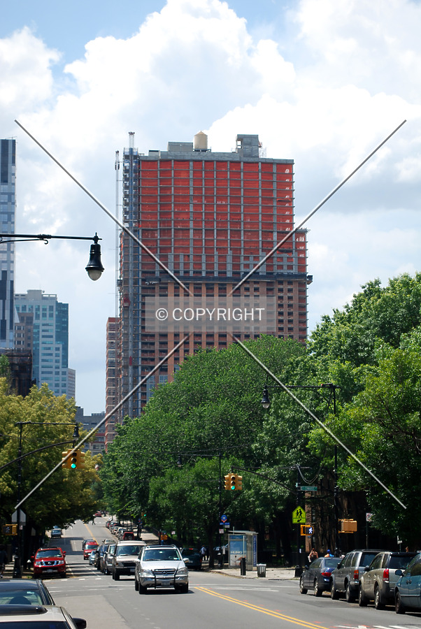 View westward along Myrtle Avenue from Fort Greene