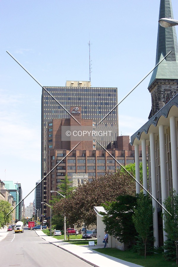 View from the corner of Bronson Avenue and Sparks Street, facing east