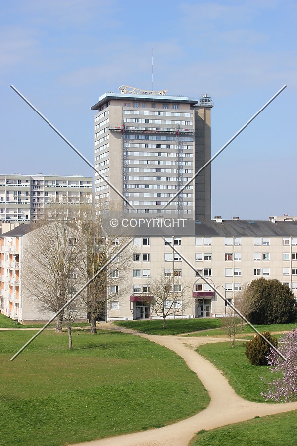 East view from Square des Hautes-Chalais.
