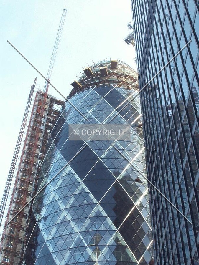 View towards the crown of the tower from Undershaft (24/01/03)