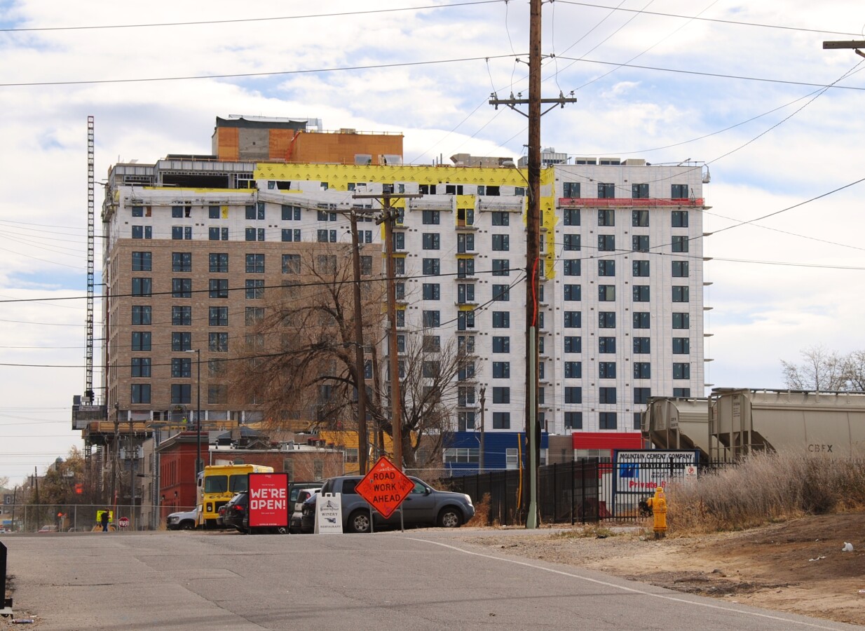 Photo 445-453-896