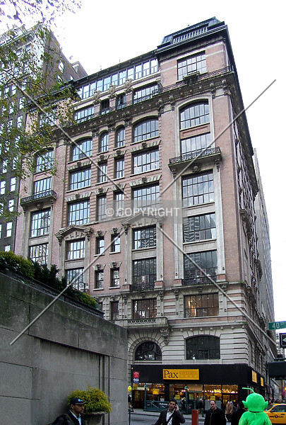 Photo 448-037-692