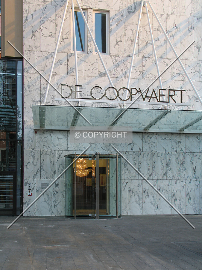 Entrance to the apartments