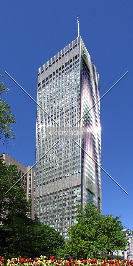 Southern facade viewed from near Place du Canada