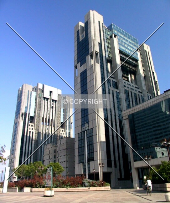 View from plaza with Edificio Eni-Italgas on left