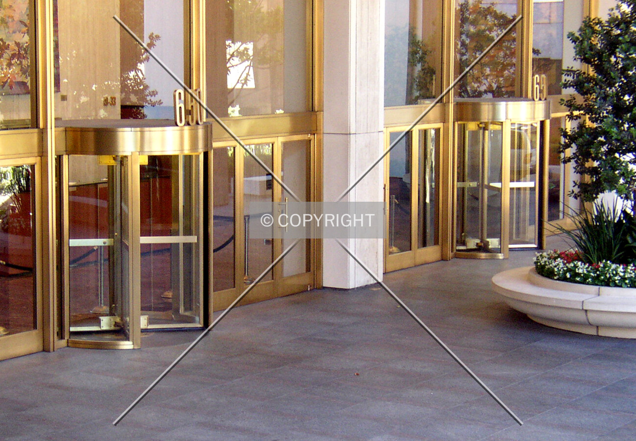 Entrance area off California Street