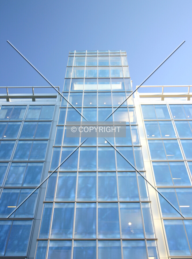 Looking up at the façade from Bishopsgate