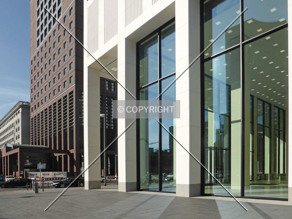 Corner on the opposite street side of Japan Center (background)