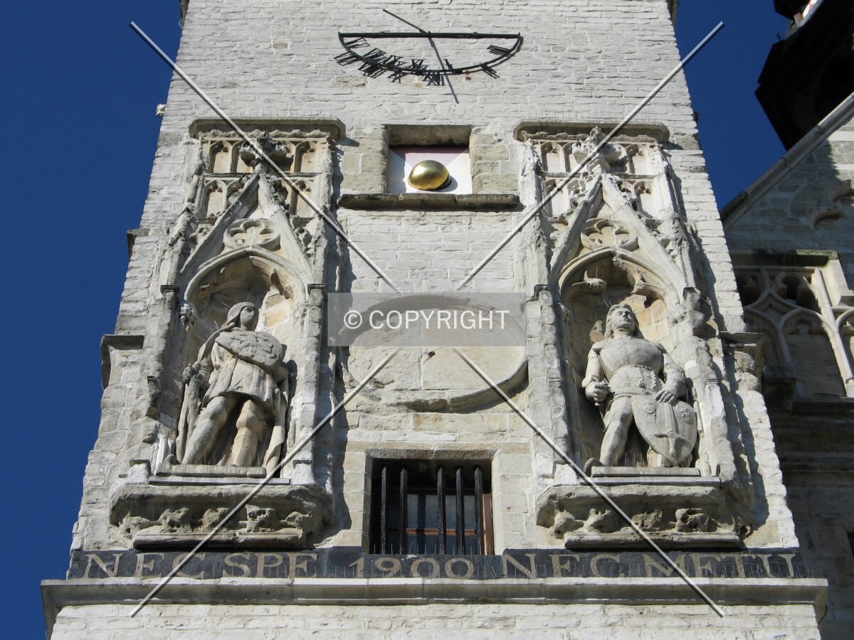 Statues of the Counts of Flanders and Aalst at the south side of the tower