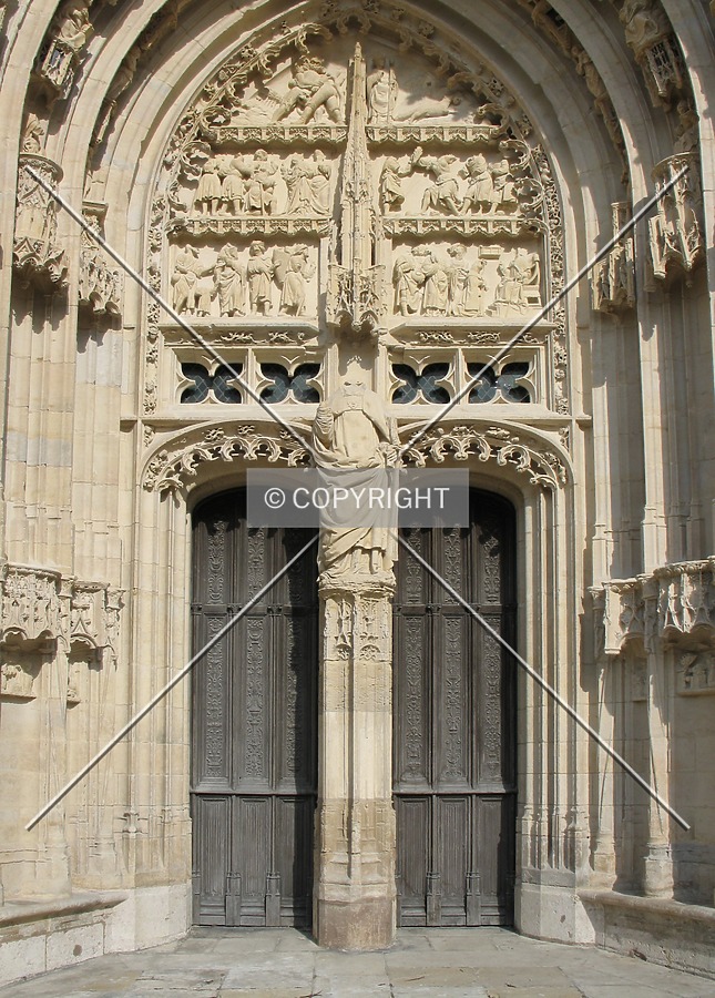 Entrance on the northern tower